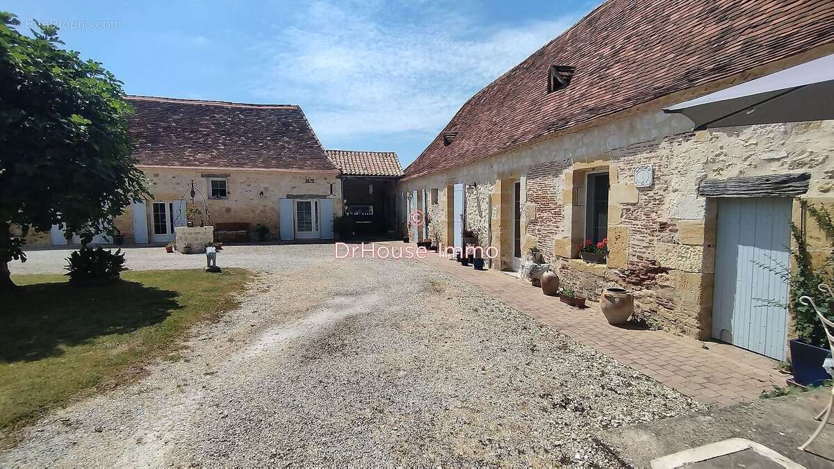 Maison 170 m² à Cours-De-Pile  - photo 11