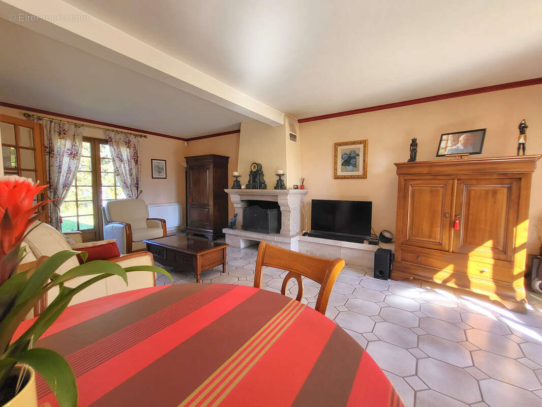 Maison à VAUX-LE-PENIL