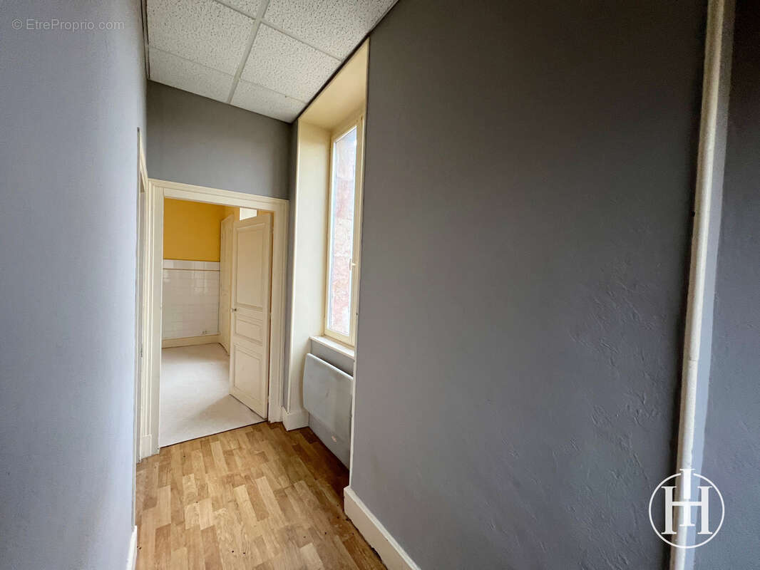 Appartement à VALLON-EN-SULLY