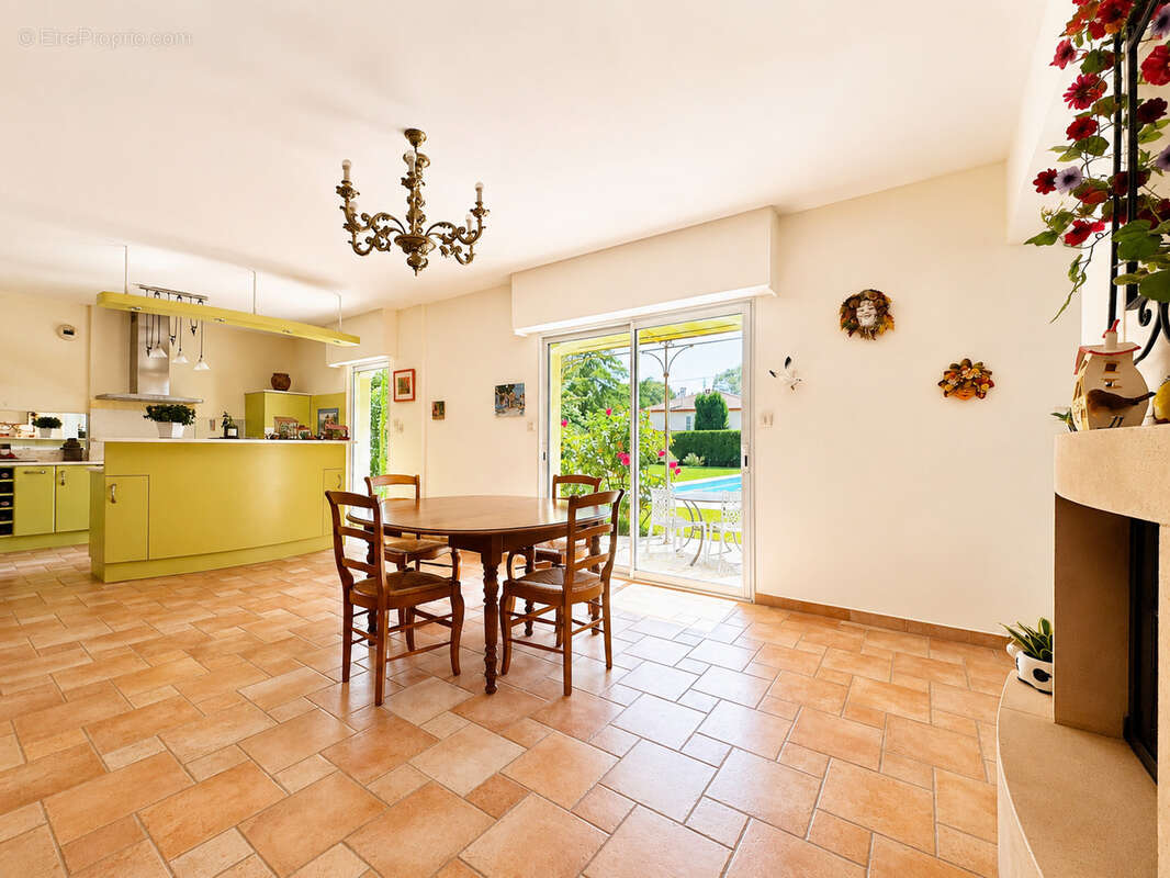 Valreas centre - villa - quartier calme - photo 11