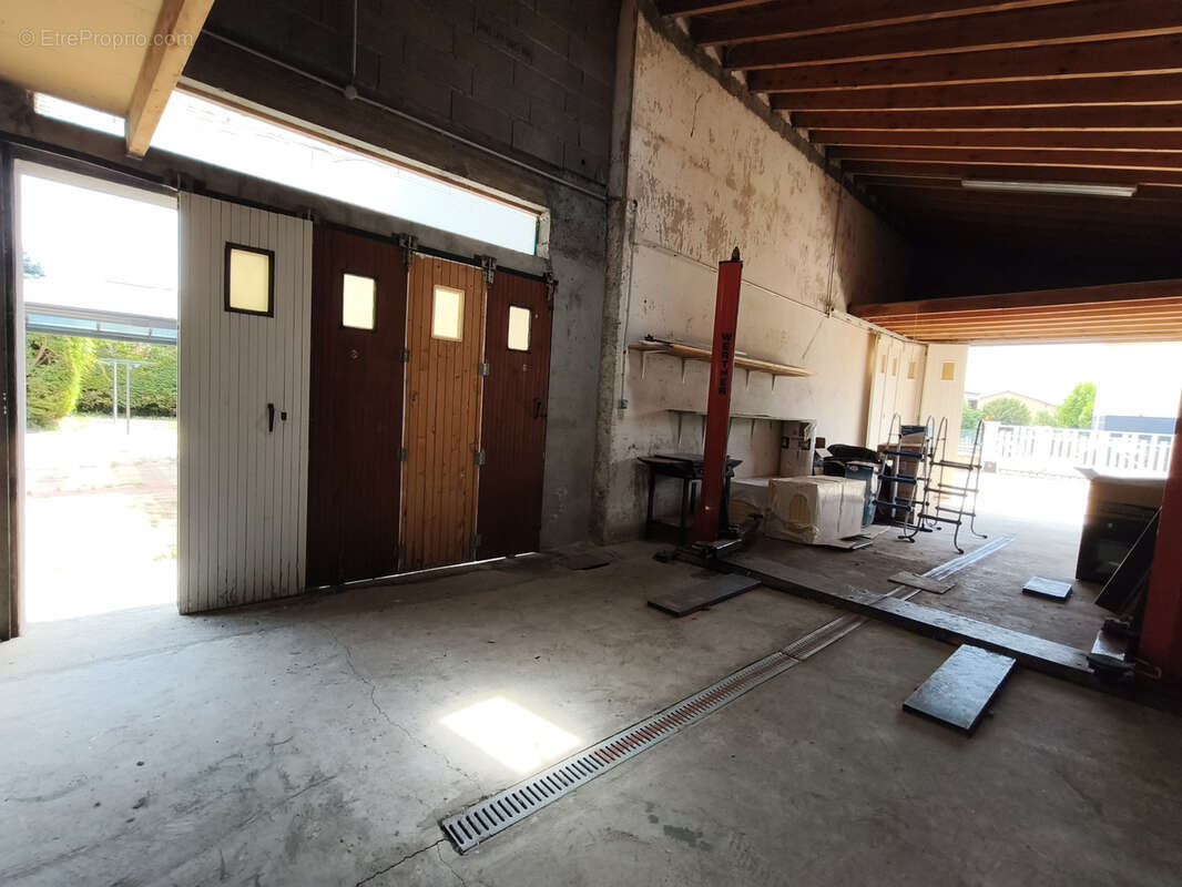 Maison de 76 m2 habitables sur la commune d'aulnat avec deux garages et jardin. - photo 7
