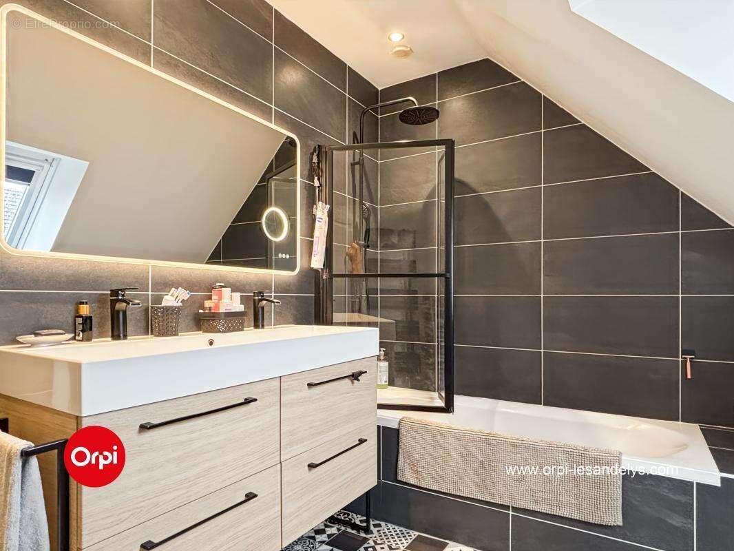 Maison à COURCELLES-SUR-SEINE