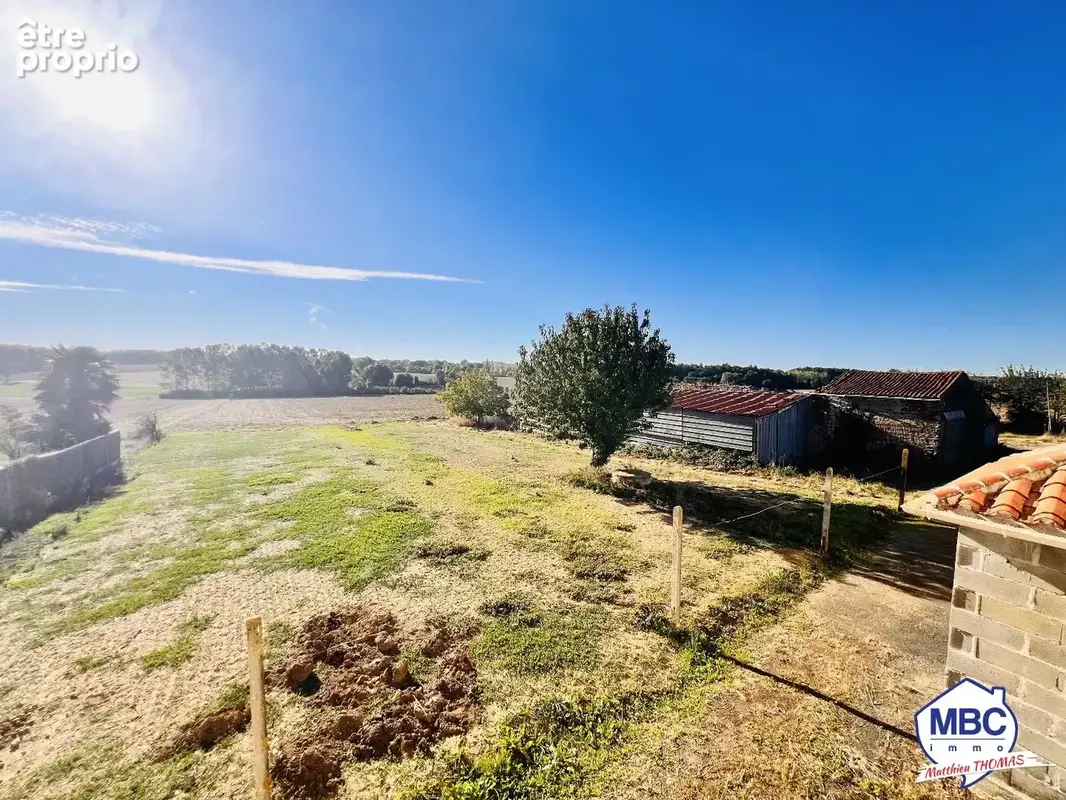 Longère de 192 m² avec grange, étang et forêt sur 2 hectares. - photo 7