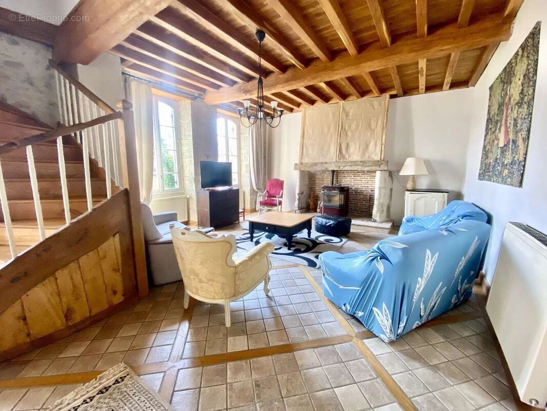 Maison à FREGIMONT