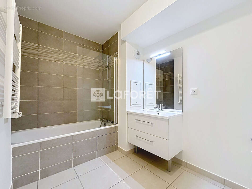 Appartement à VERNEUIL-SUR-SEINE