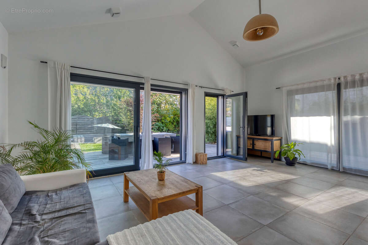 Maison à CHAMP-SUR-DRAC