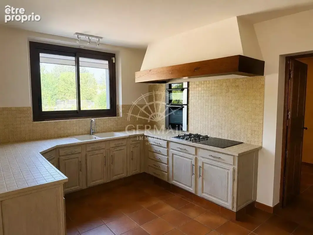 L'Isle-sur-la-Sorgue, à vendre, propriété d’exception d’environ 300 m² avec piscine, pool house et garage - photo 5