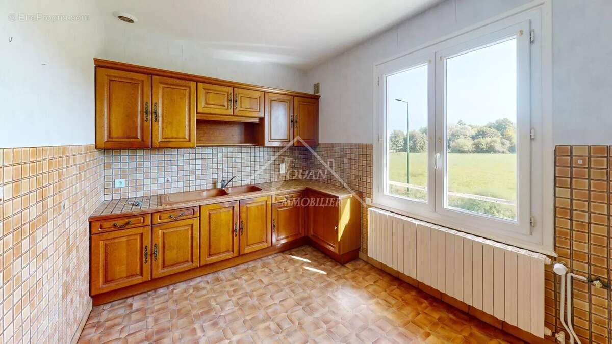 Maison à THIEL-SUR-ACOLIN