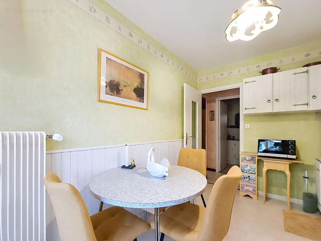 Photo 2 - Appartement à LE CHAMBON-FEUGEROLLES