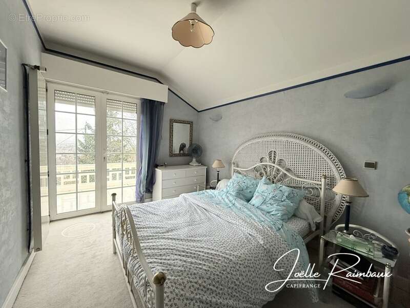 Maison à CHENNEVIERES-SUR-MARNE