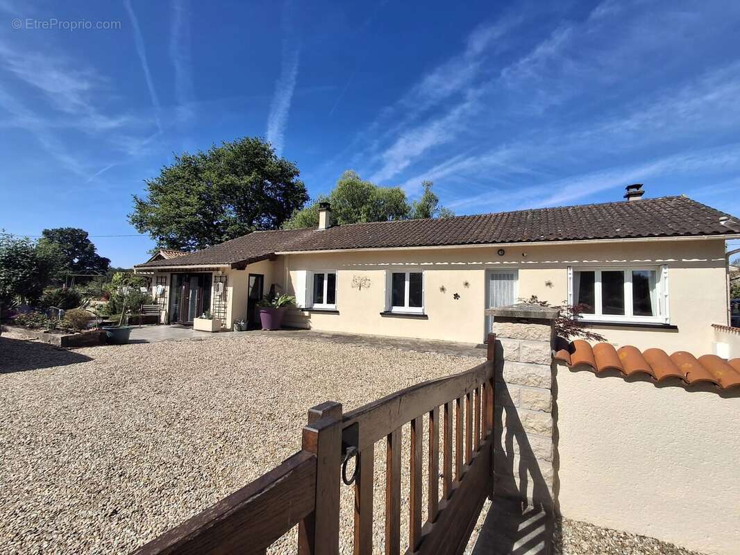 Maison à BUSSIERE-POITEVINE