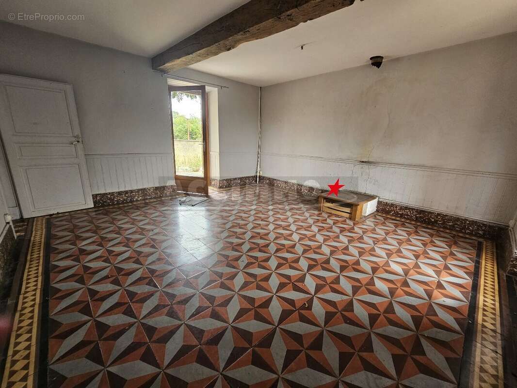 Saint julien du puy - 2 maisons + dependances - photo 3