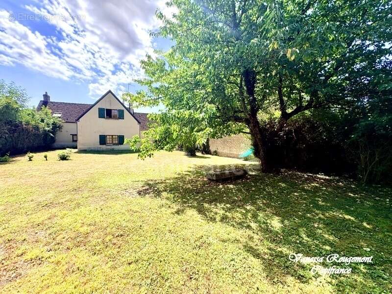 Maison familiale de 140 m² avec jardin arboré et dépendance – Poilly-sur-Tholon - photo 7