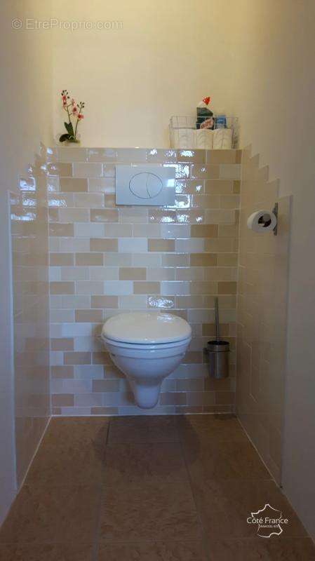 Maison à SAINT-MARTIN-LA-MEANNE