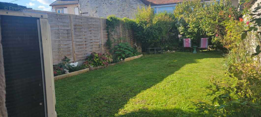 Maison à LA CHAPELLE-LA-REINE