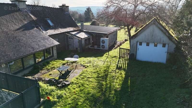 Maison à CLEDEN-POHER