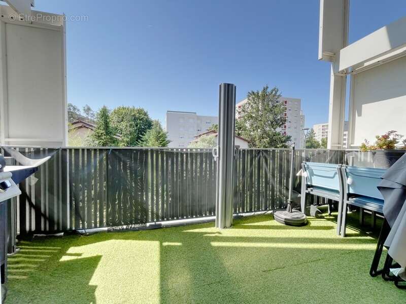 Appartement à MEYZIEU