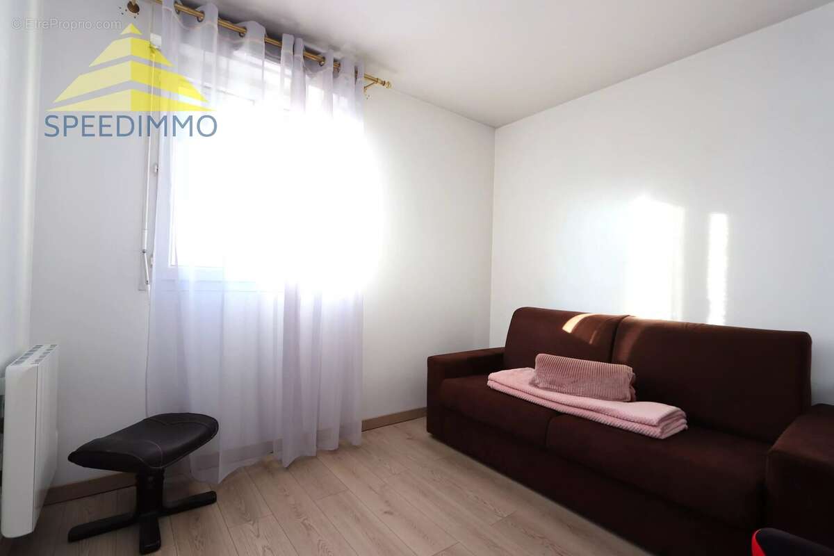 Appartement à MANDRES-LES-ROSES
