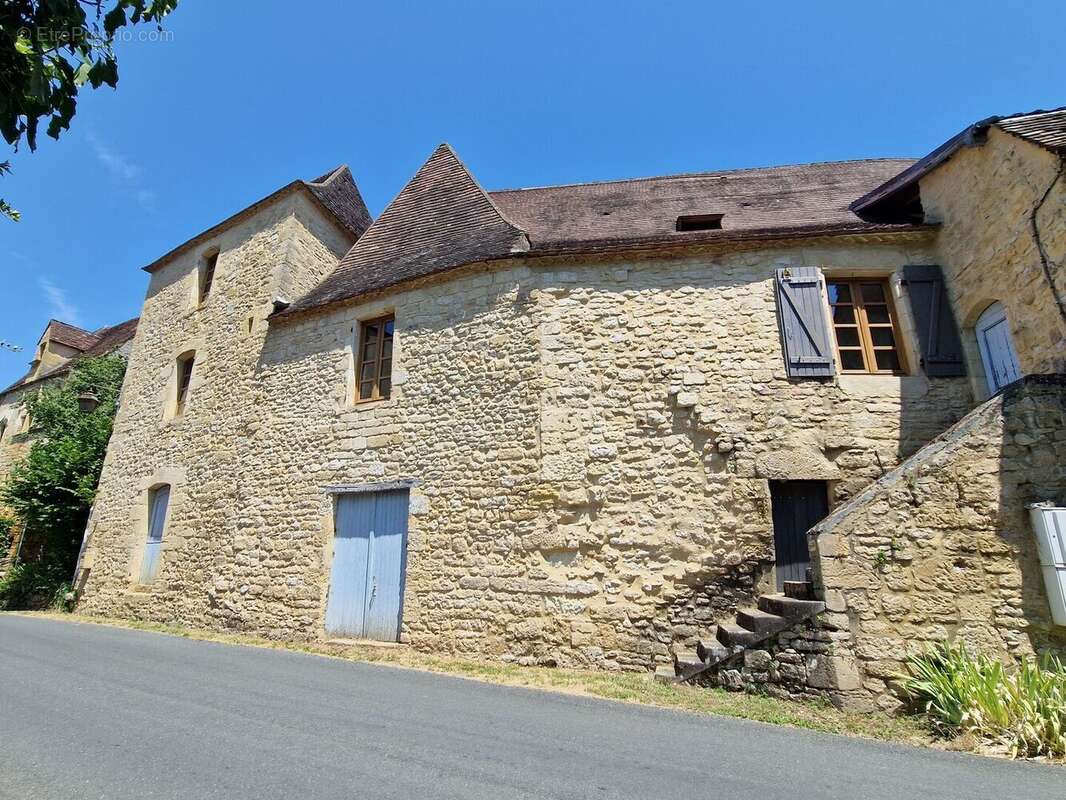 Propriété de charme avec dépendances, piscine et jardin dans un hameau. - photo 4