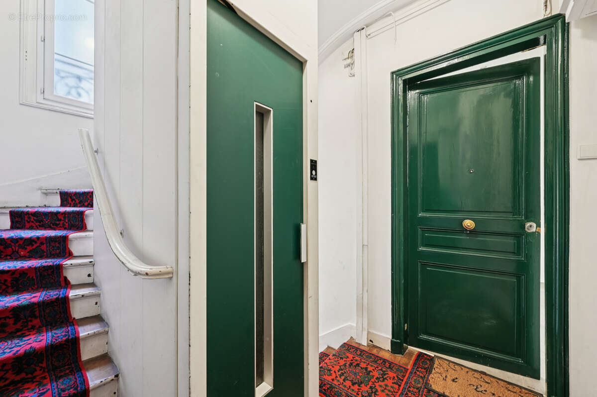 Appartement à NEUILLY-SUR-SEINE