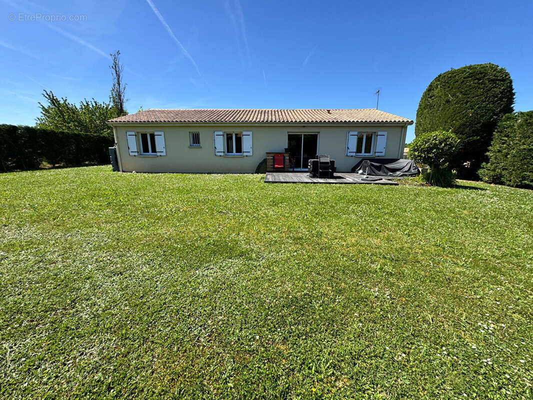 Maison à SAVIGNY-LEVESCAULT