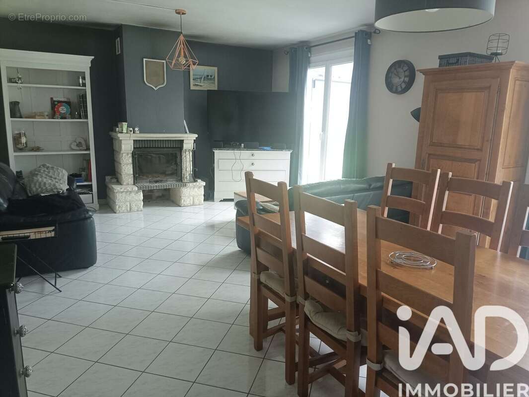 Maison 100 m² à Neuville-Ferrieres  - photo 7