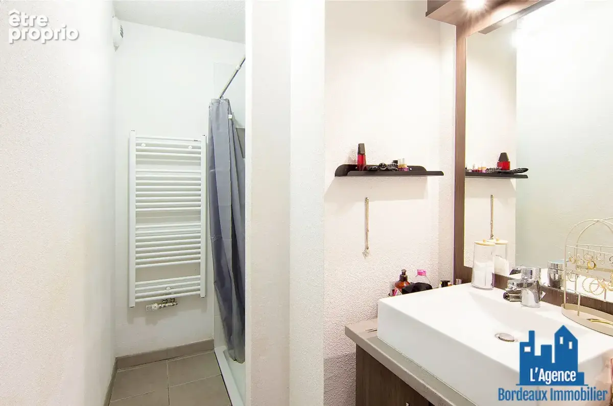 Exclusivité !!! bassens - secteur parc beauval - appartement type 2 de 39 m² avec  terrasse + 1 place de parking. michaël vigier - photo 8