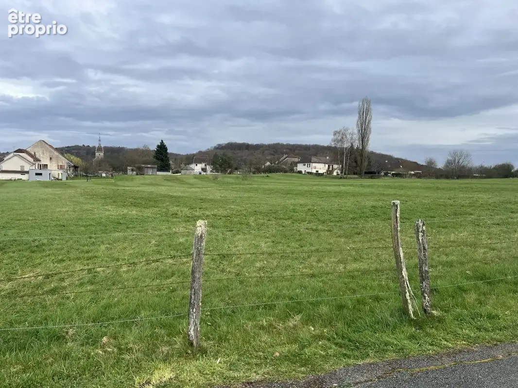 Photo Terrain à Authoison au prix de 50 000€