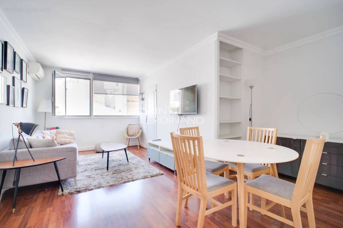 Appartement à PARIS-17E