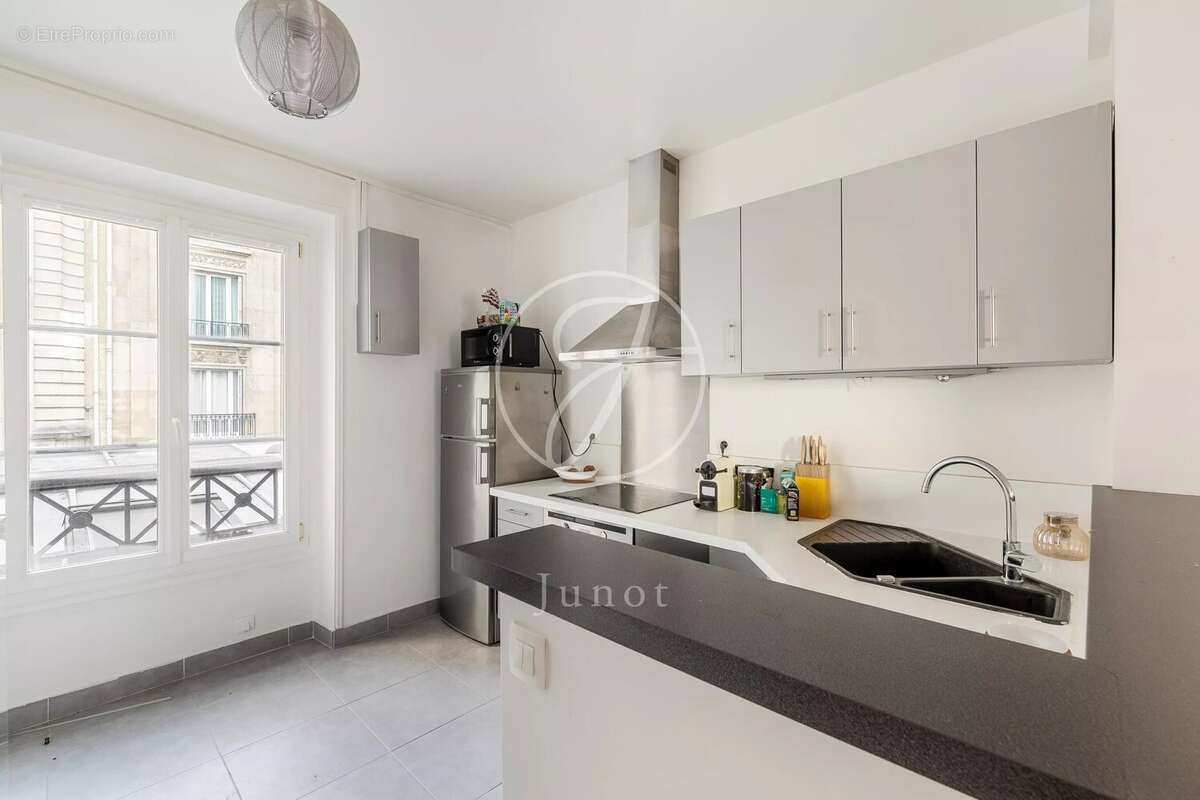 Appartement à PARIS-8E