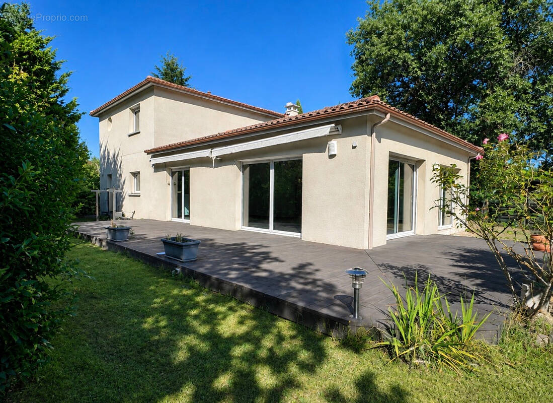 Maison 6 pièces 159 m² · à Le Pian-Medoc · 159 m² · 469 000 €