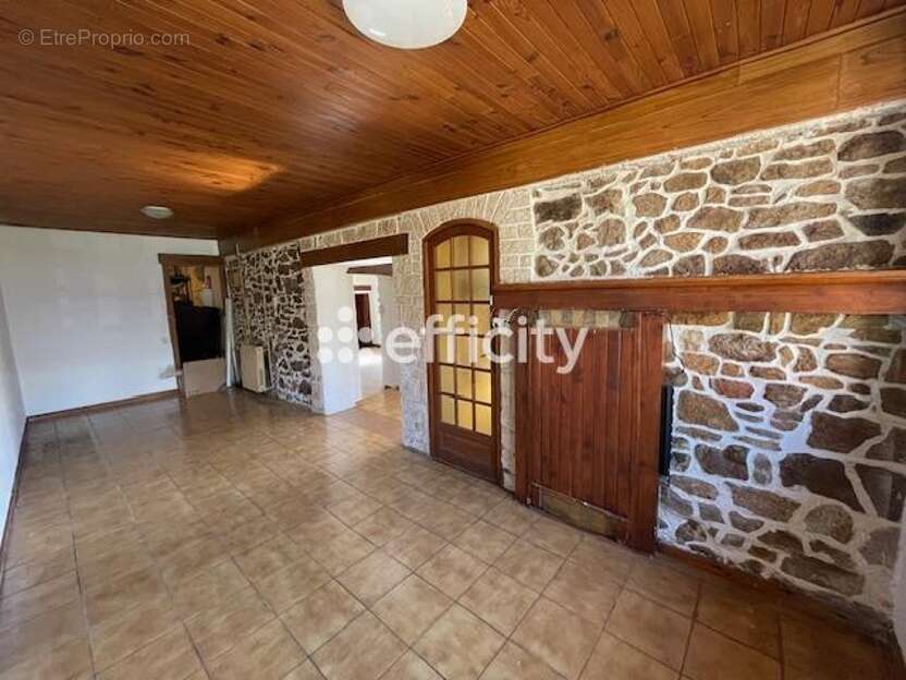 Maison à HOTONNES