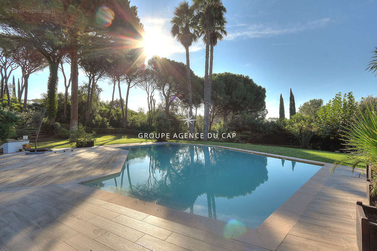 Villa d'exception à vendre à Saint Raphaël - Valescure, 7 pièces, piscine chauffée - photo 2