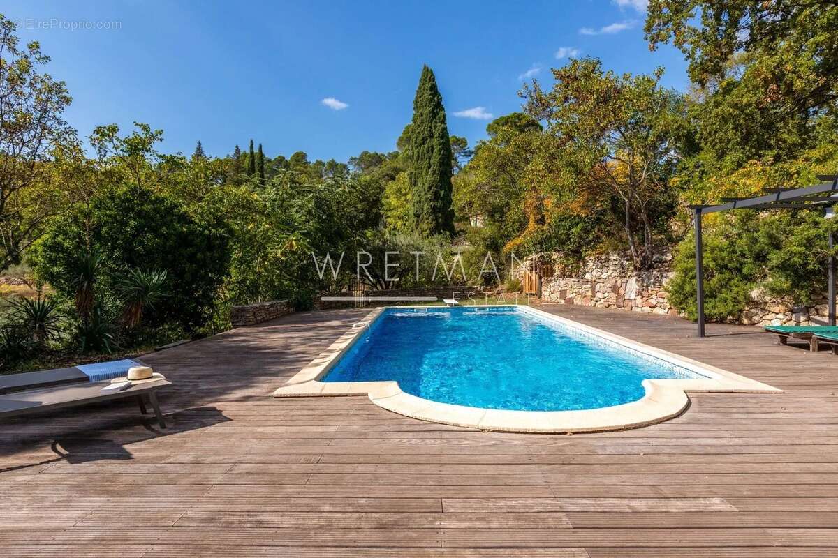 Maison à LE CANNET-DES-MAURES