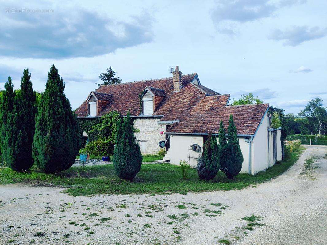 Maison à PLAIMPIED-GIVAUDINS