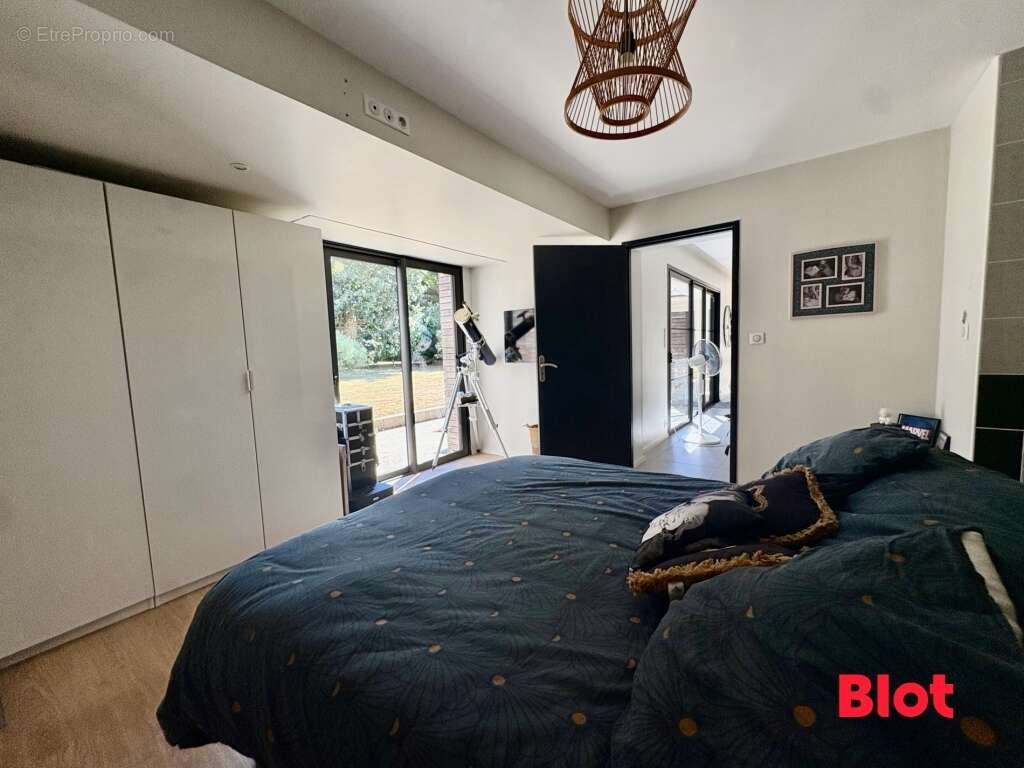 Maison 155 m² à Saint-Peran  - photo 8