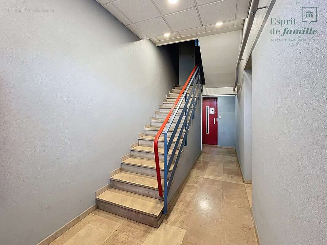 Au coeur de Sathonay Camp, T2 de 52,42m2, vendu loué - photo 13