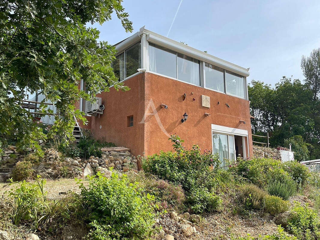 Maison à VARAGES