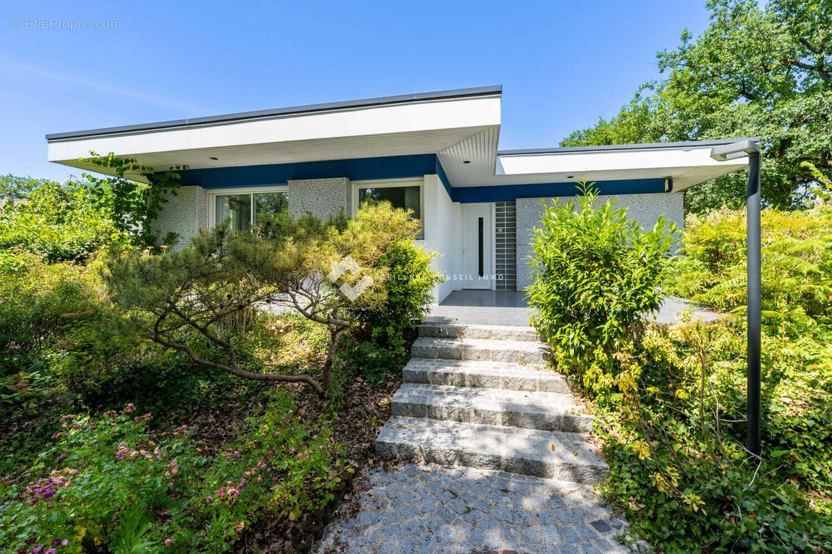 Maison 259 m² à Dammarie-Les-Lys  - photo 3