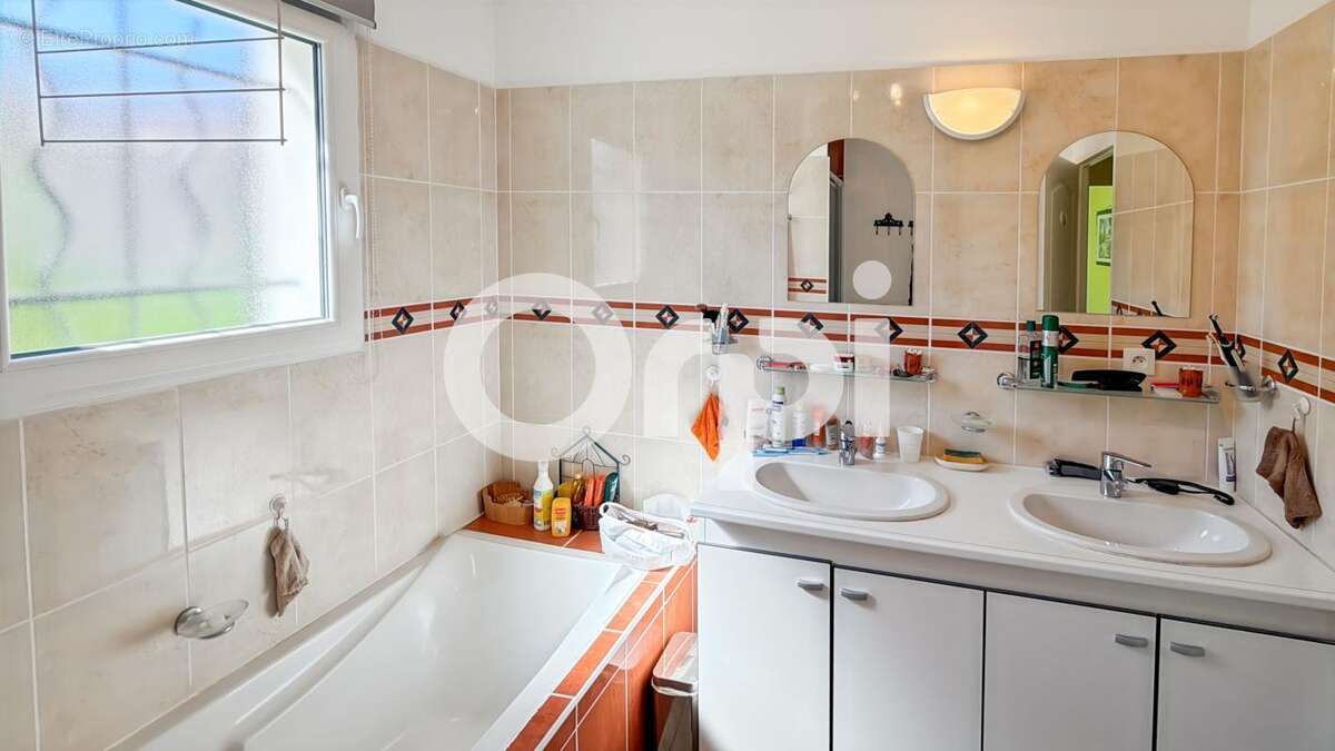 Maison À Vendre sur 1500m² de terrain arboré - photo 15