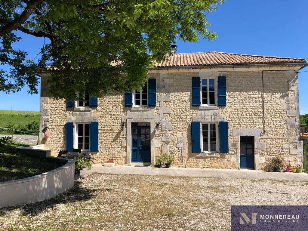 Maison à BARBEZIEUX-SAINT-HILAIRE