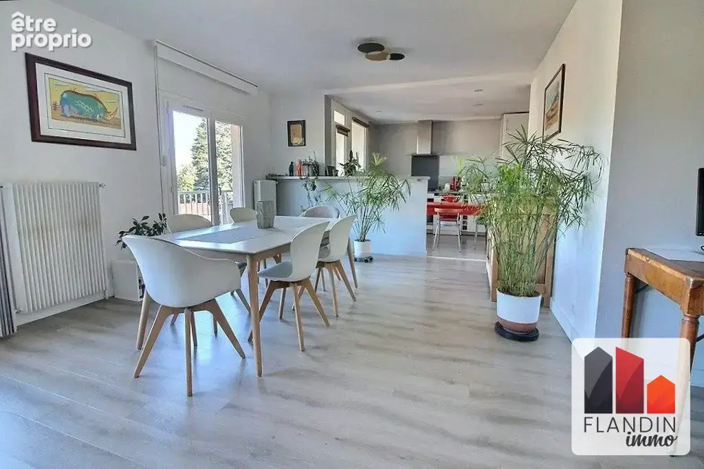 Appartement 5 pièces 121 m² à vendre à Saint-Genis-Laval (69230) - photo 3
