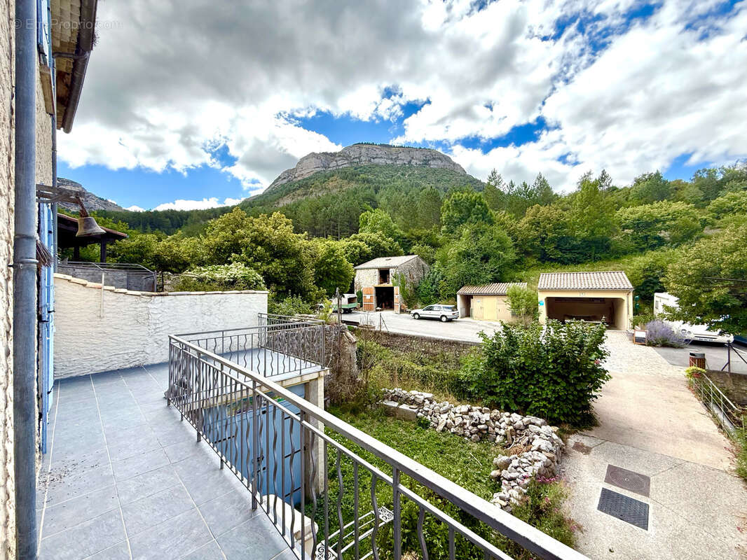 Remuzat - maison de village spacieuse / terrasse / jardinet - photo 3