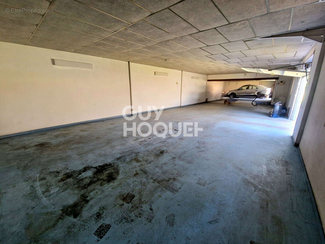 Commerce à COUCY-LE-CHATEAU-AUFFRIQUE