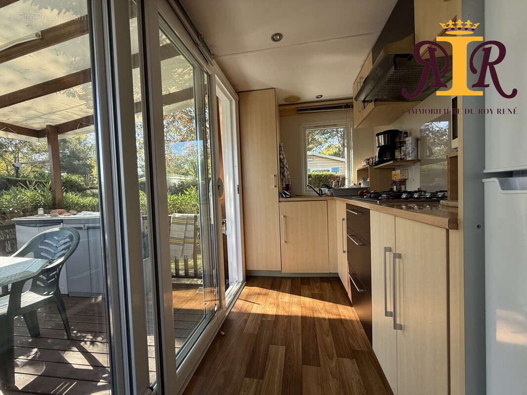 Maison à LA ROQUE-D&#039;ANTHERON