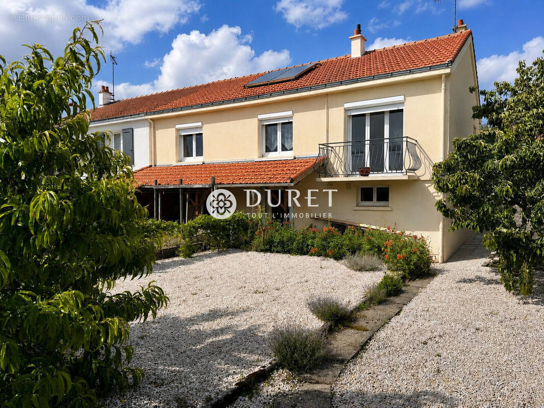 Maison à MONTAIGU