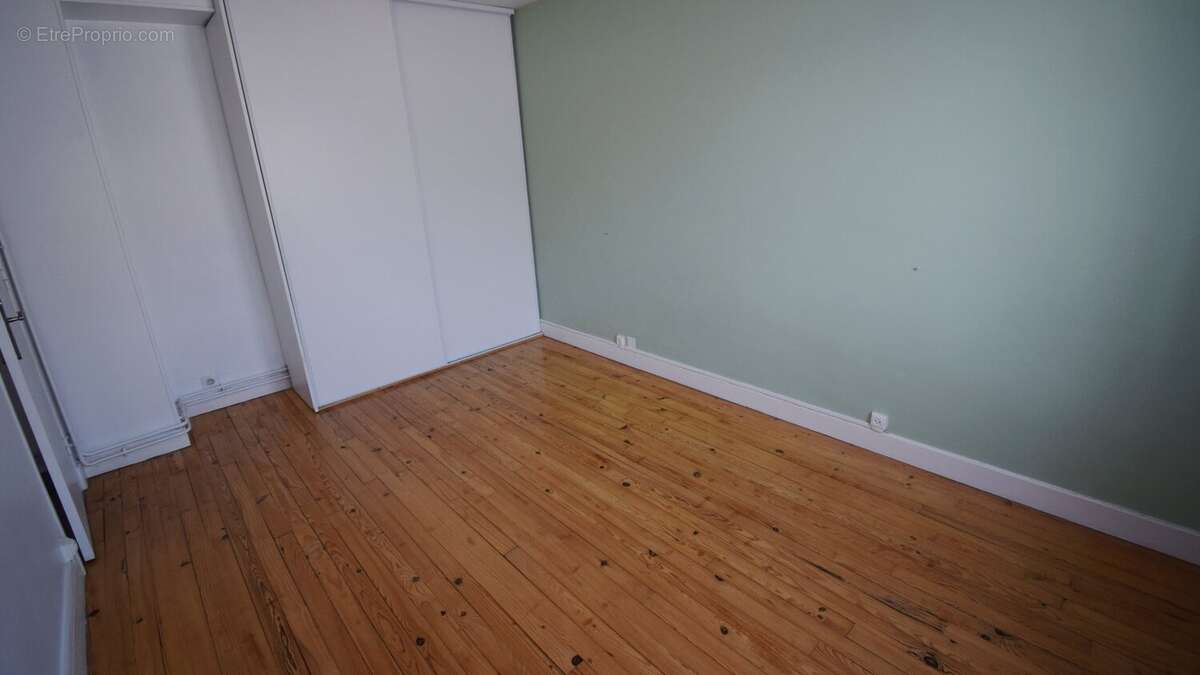 À VENDRE - VICHY quartier Beauséjour - Appartement T4 avec cave et garage - photo 8