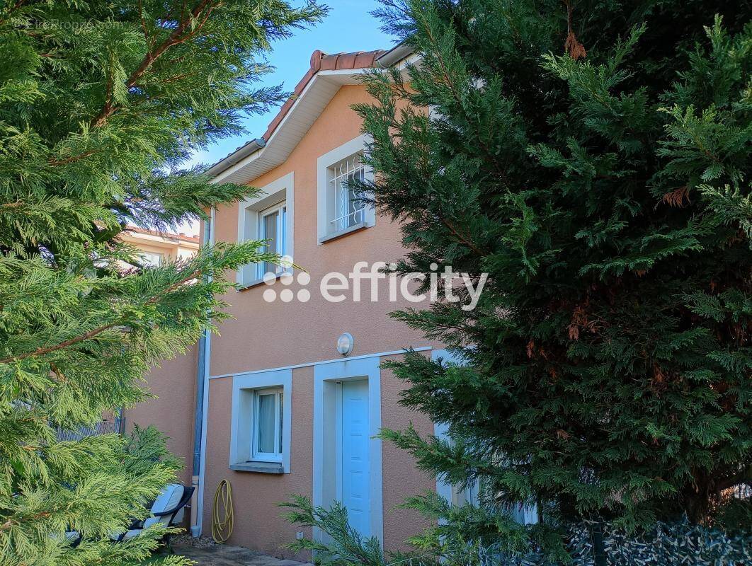 Maison à SAINT-BONNET-DE-MURE