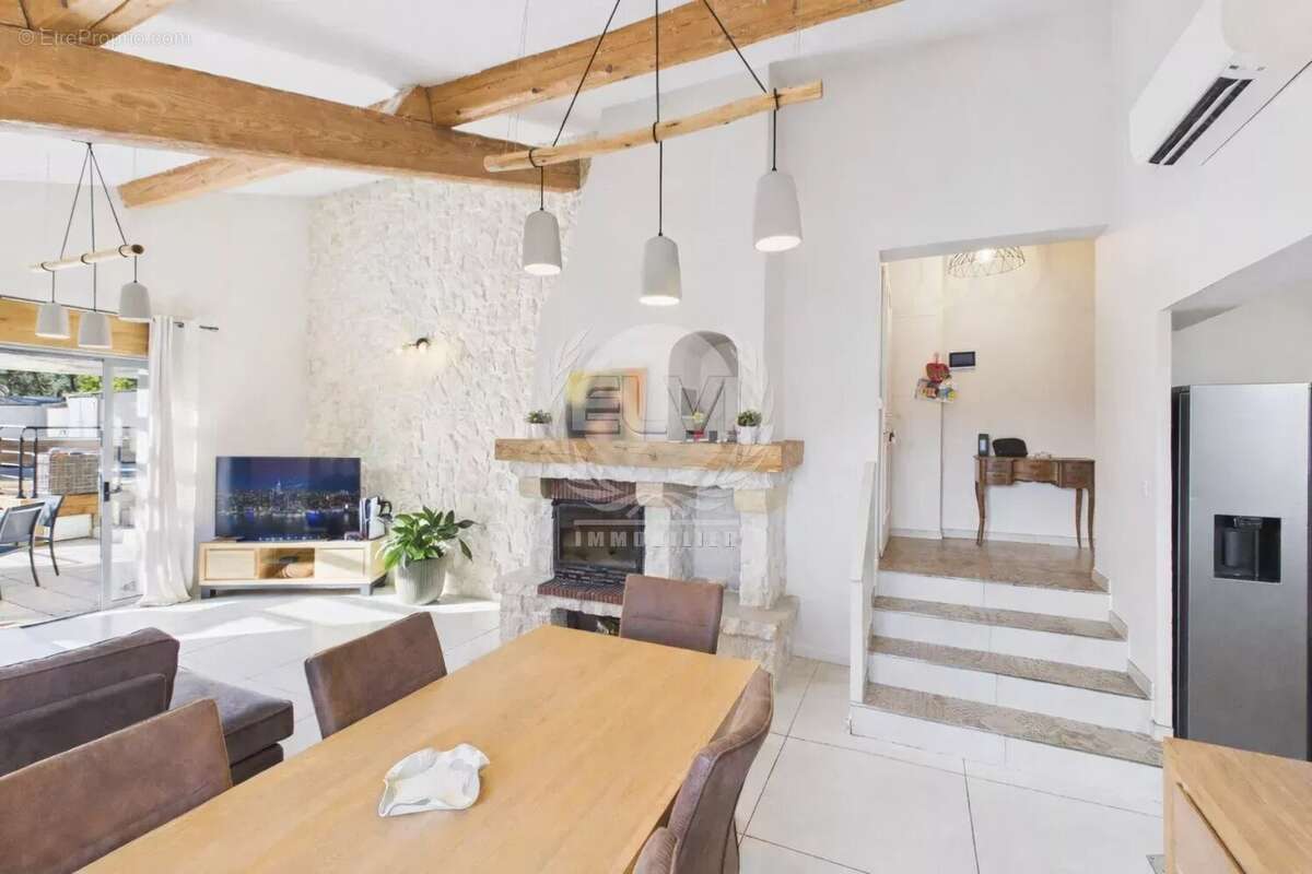 Maison à PLAN-DE-LA-TOUR