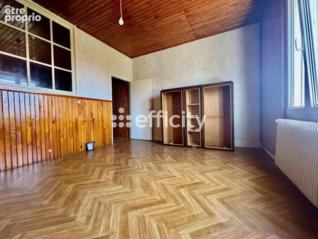 Maison 6 pièces 97 m² à vendre à Thiers (63300) - photo 5
